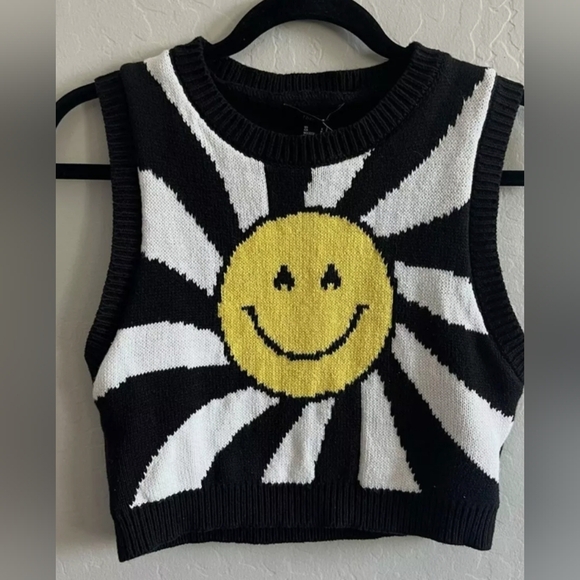 Forever 21 Tops - Forever 21 Happy Face Sweater Vest